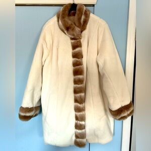 Women’s Dennis Basso Cream Faux Fur Reversible Coat sizeXL